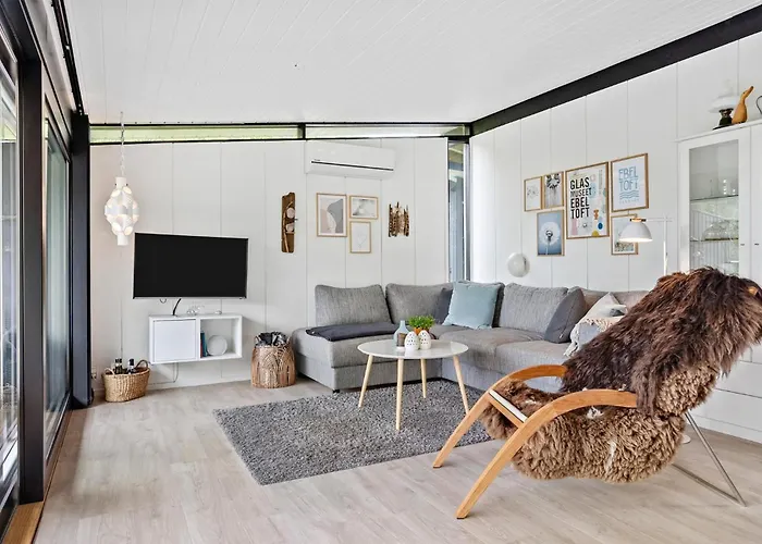 2 Bedroom Cozy In エーベルトフト